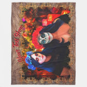 花と蝋燭の付いたバラルタカトリナス1718 フリースブランケット (正面)