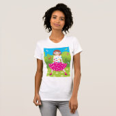 花と蝶々といっしょに幸せな小さな女の子 Tシャツ (正面フル)