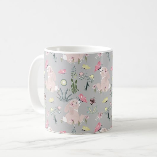 花と蝶が咲き乱れているかわいいウサギ コーヒーマグカップ (正面左)