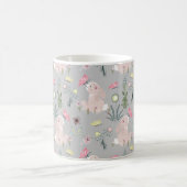 花と蝶が咲き乱れているかわいいウサギ コーヒーマグカップ (中央)