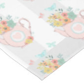 花と蝶パターン付きピンクのティーポット テーブルクロス (アングル)