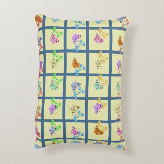 花と黄色の蝶のデザイン アクセントクッション (裏面(縦))