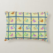 花と黄色の蝶のデザイン アクセントクッション (裏面)