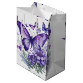 花に咲く魅惑的な紫の蝶 ミディアムペーパーバッグ (裏面アングル)