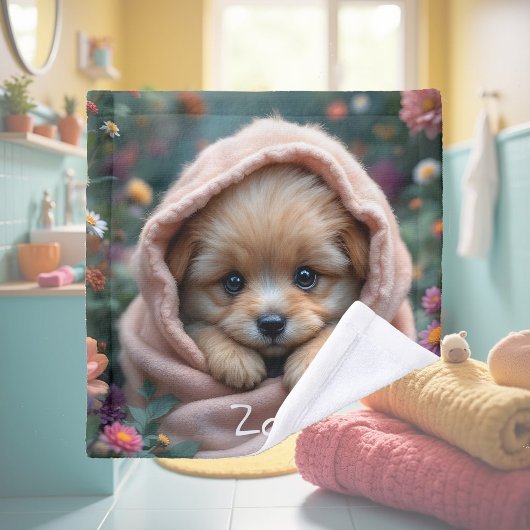 花に囲まれたかわいい小さなふわふわの子犬 ウォッシュタオル