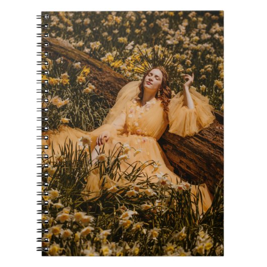 花に囲まれた女性スパイラルノート ノートブック (正面)
