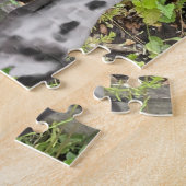 花に対する白黒のスリンガースパニエル犬 ジグソーパズル (側面)