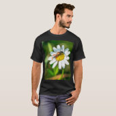 花に座って蜜を楽しむ Tシャツ (正面フル)
