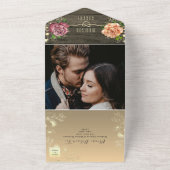 花のあるラスティックバーンウッドの結婚式 オールインワン招待状 (外側)