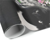 花のそばかすIIの白黒のタキシード猫 ラッピングペーパー (ロールコーナー)