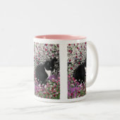 花のそばかすII -タキシードの子猫猫 ツートーンマグカップ (正面右)