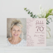 花のほこりピンクのサプライズ フォト 70歳の誕生日 招待状 (スタンド正面)