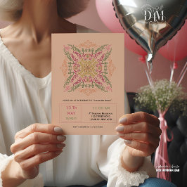 花のようなソフトなピンクのペイントが施された、カラフルで幻想的な最高のママへのスクリプト 招待状