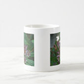 花のような紫のストライプのピンクの白い蘭 コーヒーマグカップ (中央)