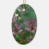 花のような紫のストライプのピンクの白い蘭 セラミックオーナメント (左)