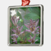 花のような紫のストライプのピンクの白い蘭 メタルオーナメント (左)