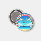 花のアーチを飾ったロマンチックなビーチの海景 マグネット (正面/裏面)