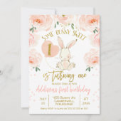 花のゴールドピンクのうさぎ 1歳の誕生日招待状 招待状 (正面)