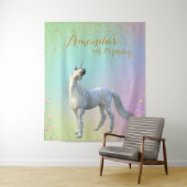 花のゴールドユニコーンバースデーバックドロップフォトブース タペストリー (インサイチュ)