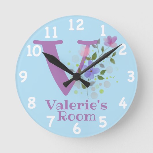 花のデザインの時計に名前「Valerie」とイニシャル ラウンド壁時計 (正面)