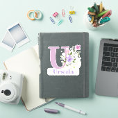 花のデザイン入りイニシャルと名前 ウルスラ シール (iPadカバー)