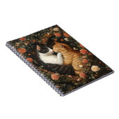 花のハートの中で寄り添うかわいい猫たち ノートブック (右側)