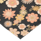 花のパターン暖かい色11.wx4.黒BG テーブルクロス (アングル)