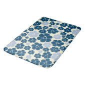 花のパターン – ダークブルー、ライトブルー、クリーム バスマット (アングル)