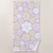 花のパターン – パステルピンク、黄、紫 ビーチタオル (正面)