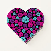 花のパターン – ピンク、紫、青、黒 ノートブック (裏面)