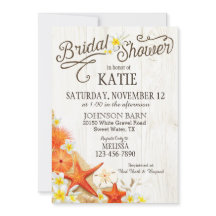 花のビーチおよび貝殻の素朴なブライダルシャワー