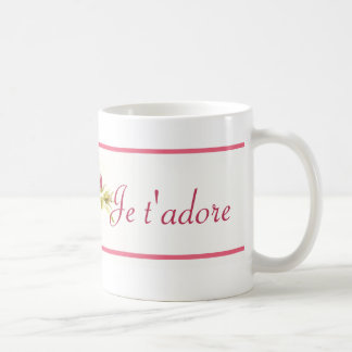 花のピンクのマグ"Je t'adore"の11のoz コーヒーマグカップ