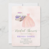 花のピンクのラベンダーのドレスの本とお茶の ブライダルシャワーの招待状 招待状 (正面)