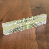 花のファンタジーフラクタルアート ゴールドテキストの花 デスクネームプレート (側面)