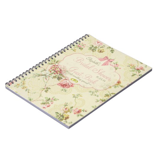 花のブライダルシャワーの来客名簿を見るヴィンテージ ノートブック (左側)
