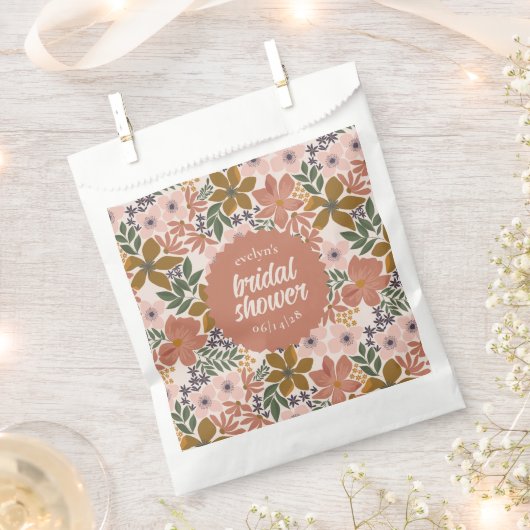 花のブライダルシャワーまたはウェディングのパーソナライズ フェイバーバッグ (クリップ留めされた状態)