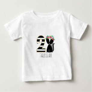 花のベビーのスカンクは第2誕生日のワイシャツを縞で飾ります ベビーTシャツ