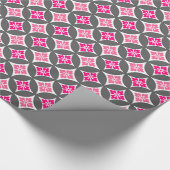 花のモチーフが付いた七宝焼風のピンクと銀灰色 ラッピングペーパー (角)