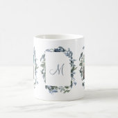 花のモノグラムと新郎新婦の写真 コーヒーマグカップ (中央)