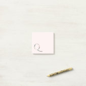 花のモノグラムメモ帳 "Q" ポストイット (デスク上)