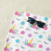 花のユニコーンの顔のパーソナライズなモノグラムの女の子 ビーチタオル (インサイチュ)