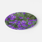 花の上に紫色のフロックス ペーパープレート (アングル)