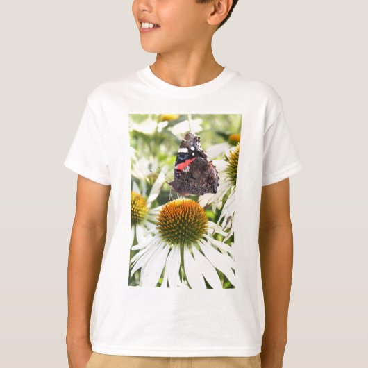 花の上のアゲハチョウ Tシャツ (正面)