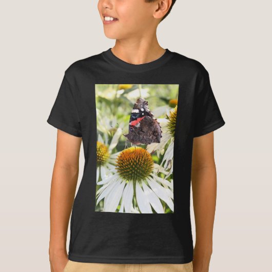 花の上のアゲハチョウ Tシャツ (正面)