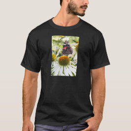 花の上のアゲハチョウ Tシャツ