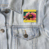 花の上のミツバチ 缶バッジ (インサイチュ)