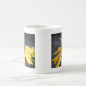 花の上の蝶 コーヒーマグカップ (中央)