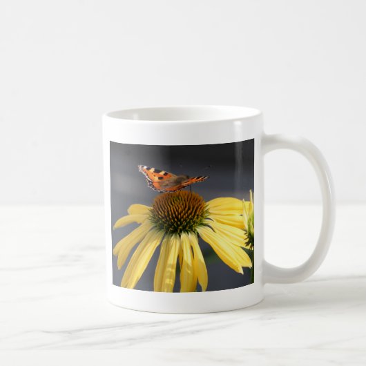 花の上の蝶 コーヒーマグカップ (右)