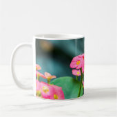 花の上の蝶 コーヒーマグカップ (左)