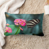 花の上の蝶 ランバークッション (ブランケット)